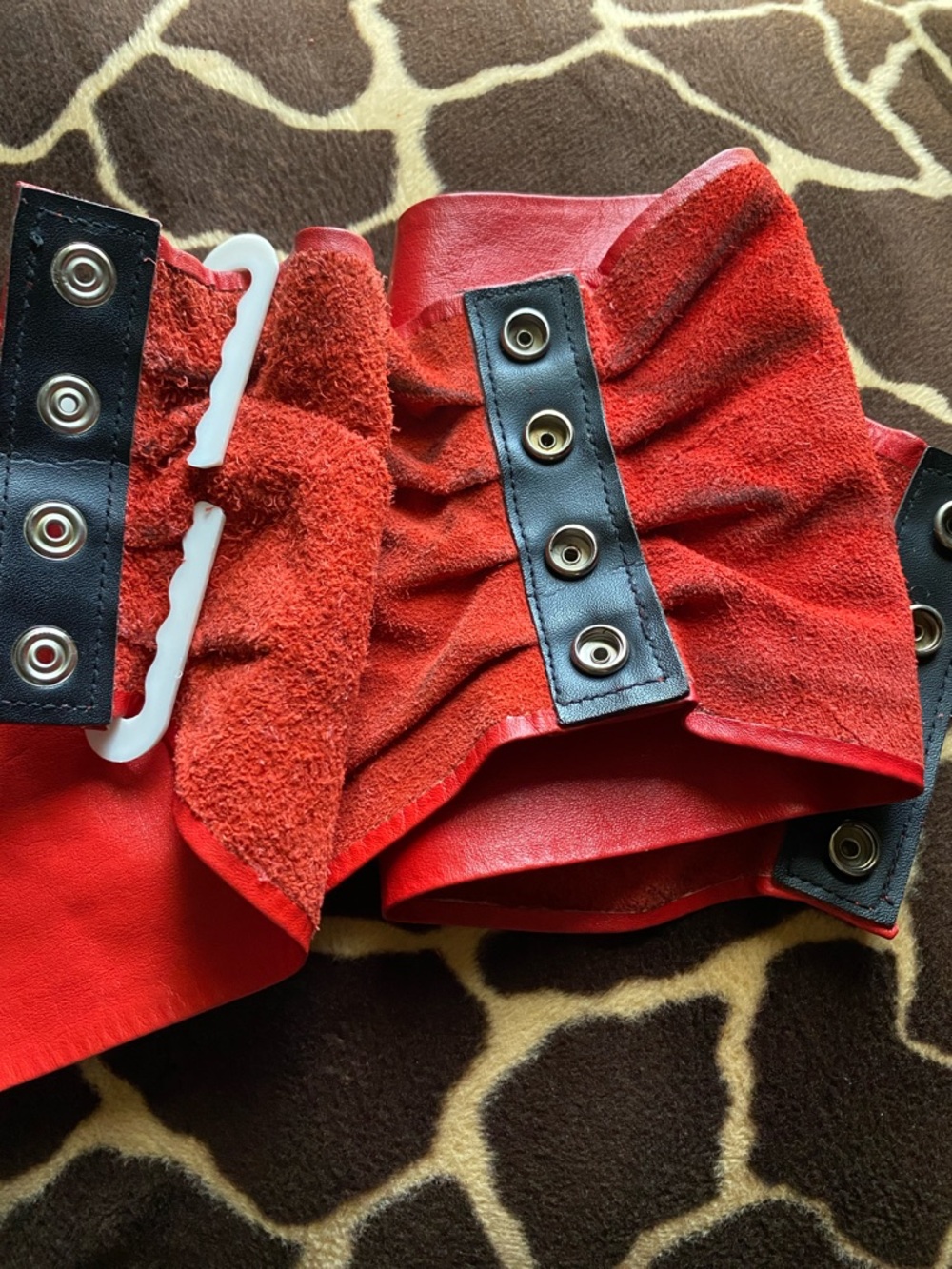 Norma Kamali Vintage Vibrant Red Leather Waist Belt With Button Detail - Picture 5 of 8